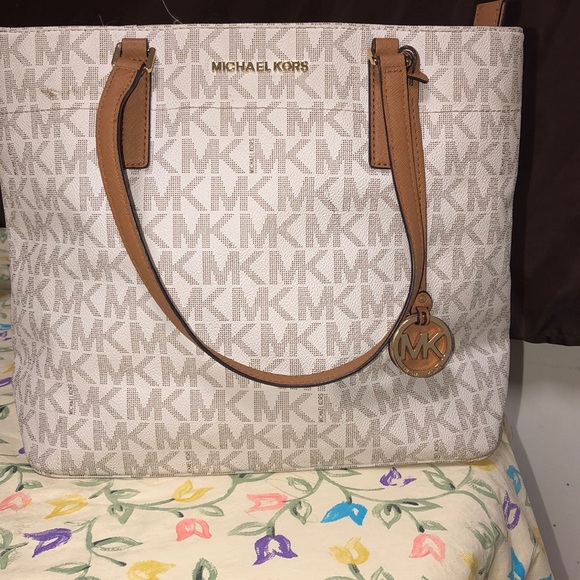 Michael Kors Handbags - Michael Kors Shoulder Bag